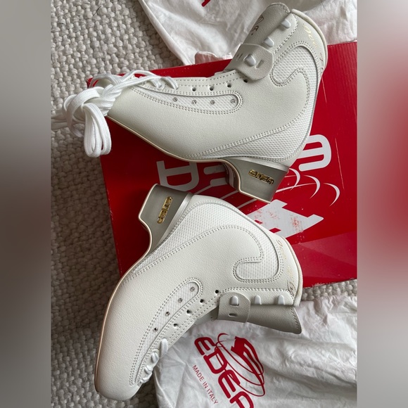 Edea Ice Fly figure skates, size 225B (no blades) - Picture 4 of 7